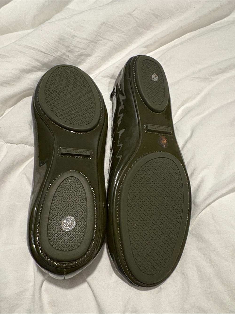 Tory Burch Olive Green Patent Leather Logo Ballet Flats - Picture 2 of 3